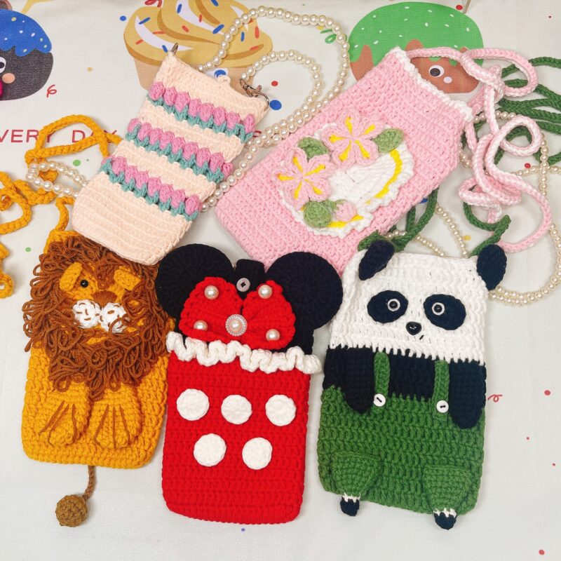 621ffc1ca8423fb4671820eff872736 Flower, cartoon pattern design crossbody cell phone bag