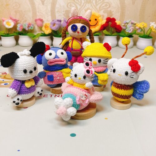 Crochet hello Kitty,fishman, pachacco, rabbit and other cute cartoon characters !