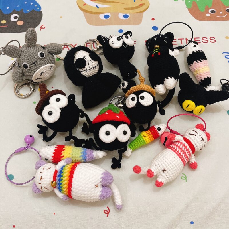 Cute kittens, elves, coal ball elf , etc. A very special collection!